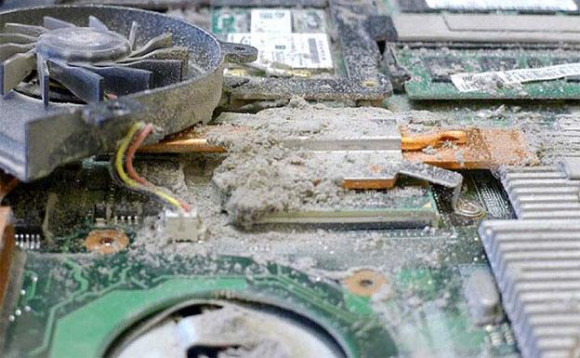 Чистка ноутбука  LENOVO от пыли
