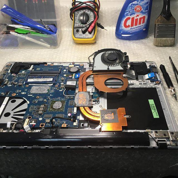 Чистка ноутбука TOSHIBA от пыли